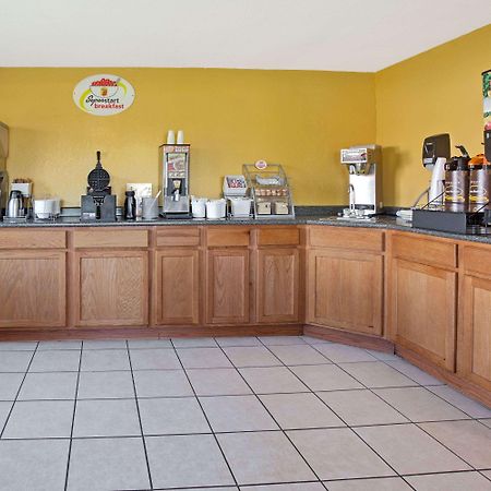 Super 8 By Wyndham Denver Stapleton Extérieur photo