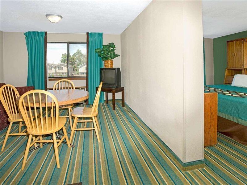 Super 8 By Wyndham Denver Stapleton Extérieur photo
