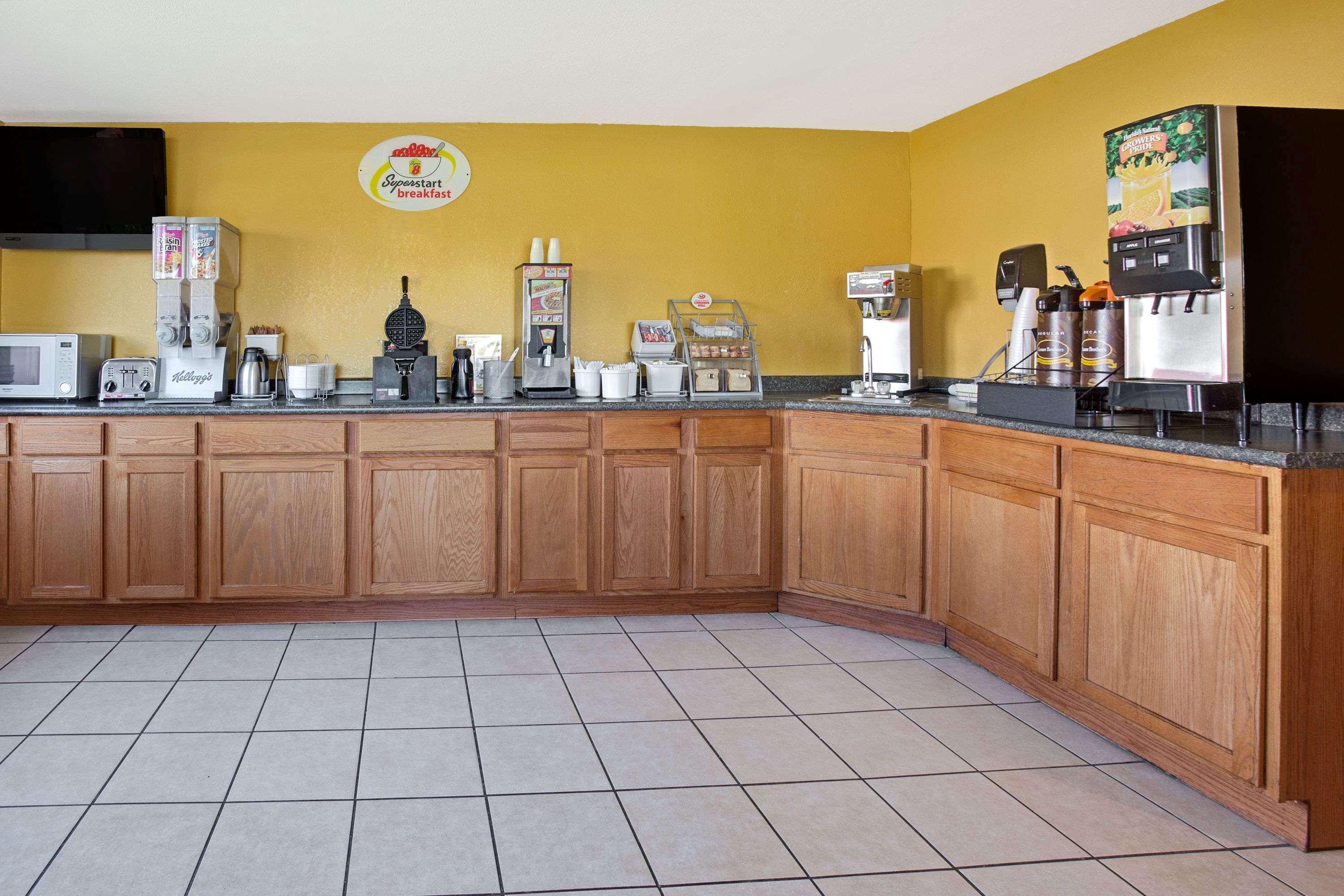 Super 8 By Wyndham Denver Stapleton Extérieur photo