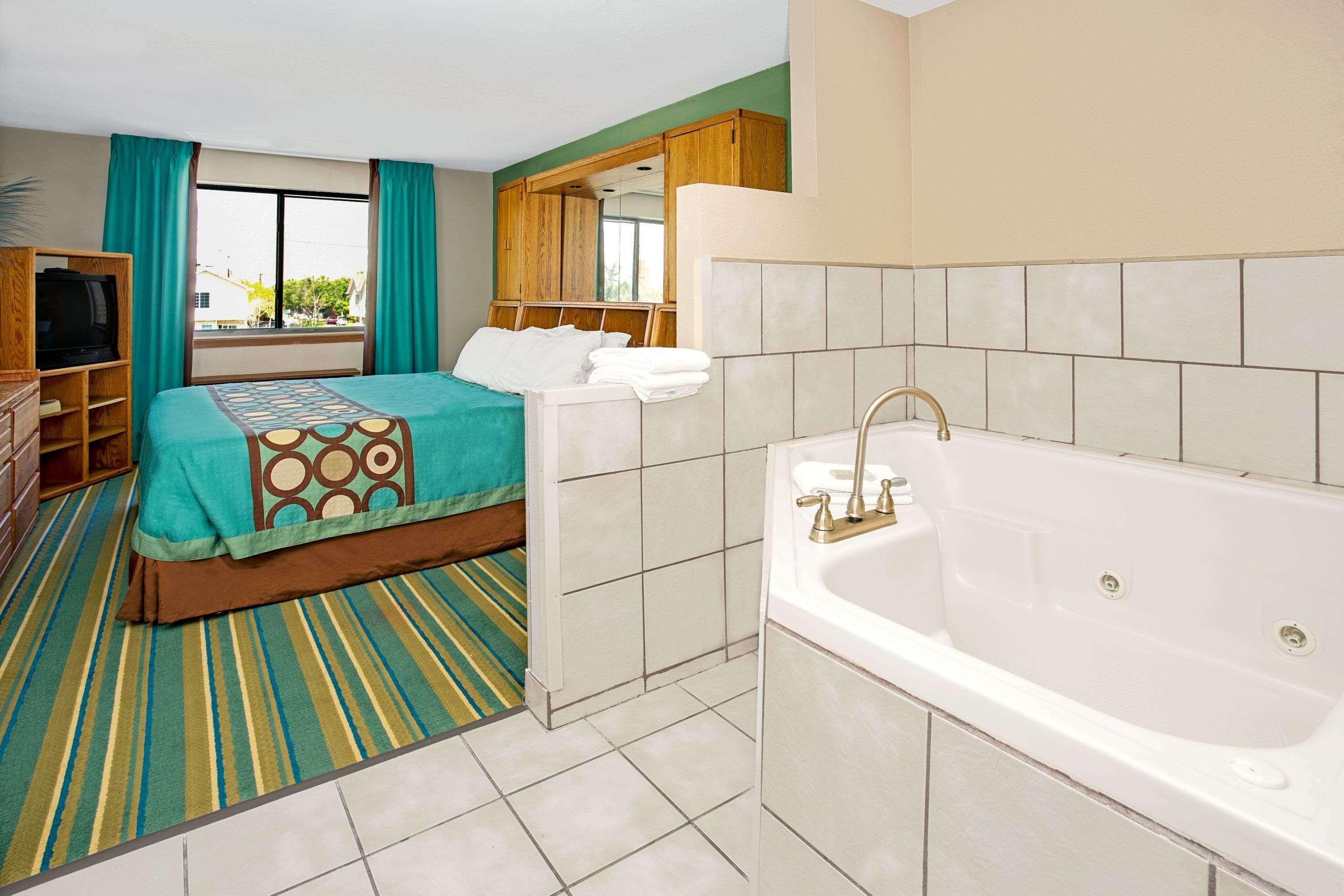 Super 8 By Wyndham Denver Stapleton Extérieur photo