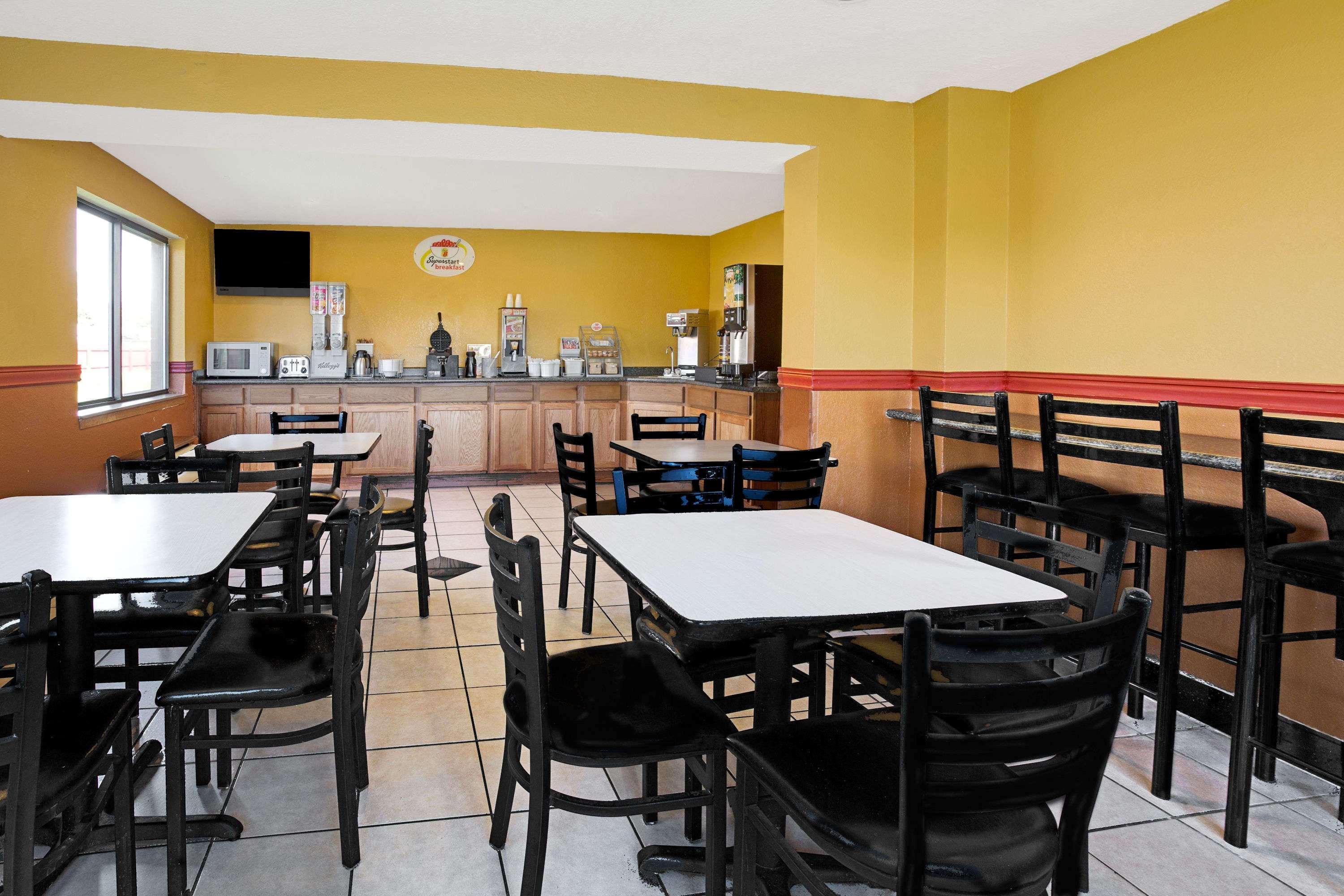 Super 8 By Wyndham Denver Stapleton Extérieur photo