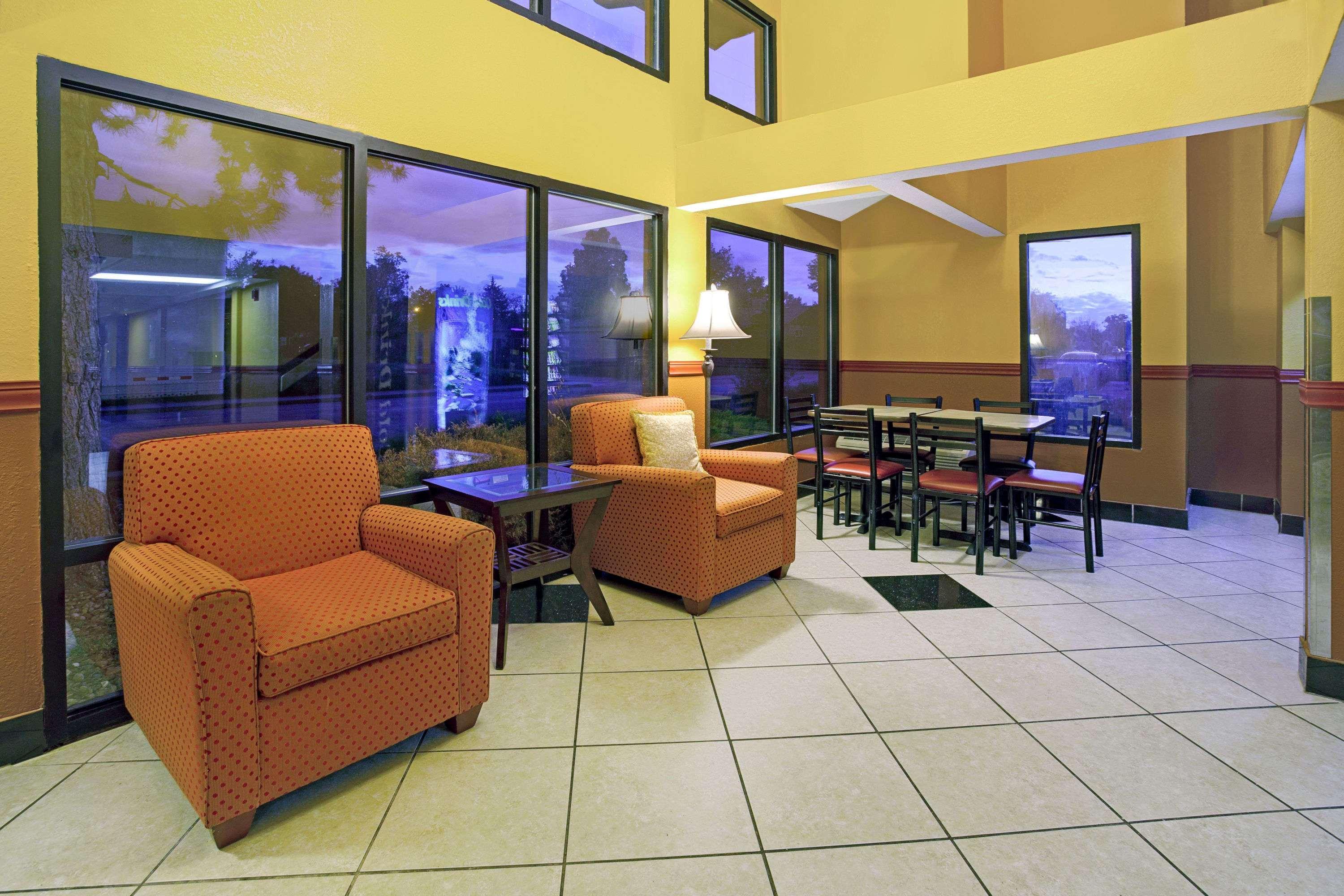 Super 8 By Wyndham Denver Stapleton Extérieur photo