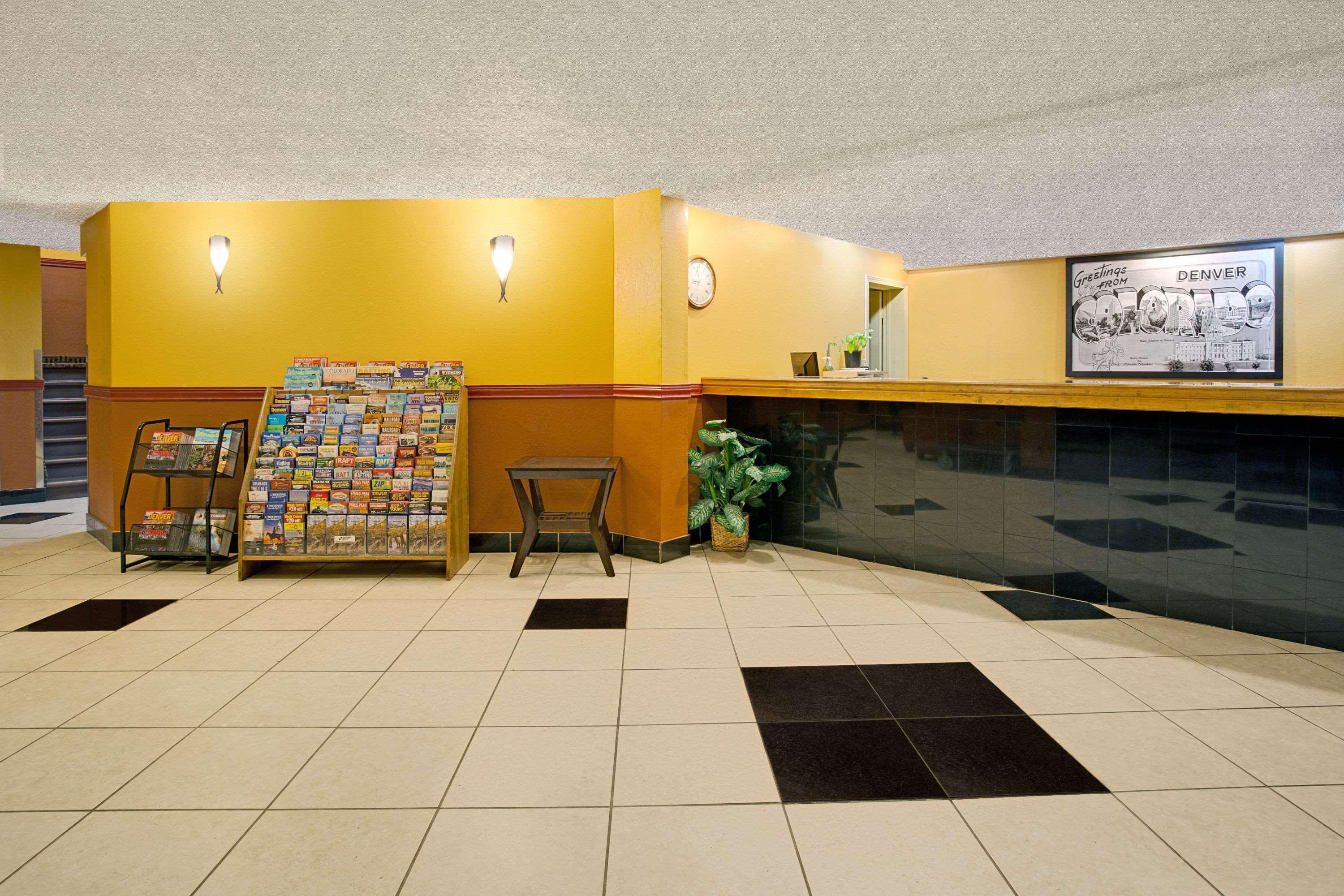 Super 8 By Wyndham Denver Stapleton Extérieur photo