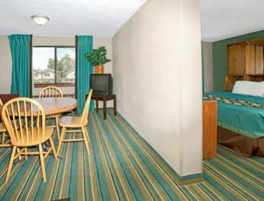 Super 8 By Wyndham Denver Stapleton Extérieur photo